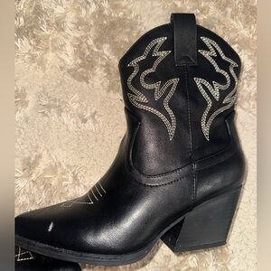 Soda black Cowgirl Ankle Boots – Women’s 8 — $30